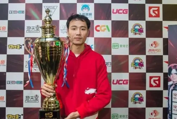 拳皇97传奇选手老K：崛起之路与冠军荣耀